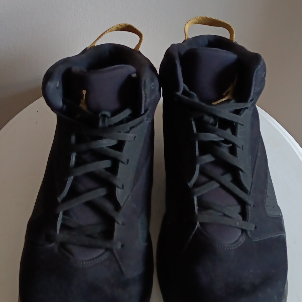 Nike Black and Gold Athletic Shoes - Picture 6 of 10